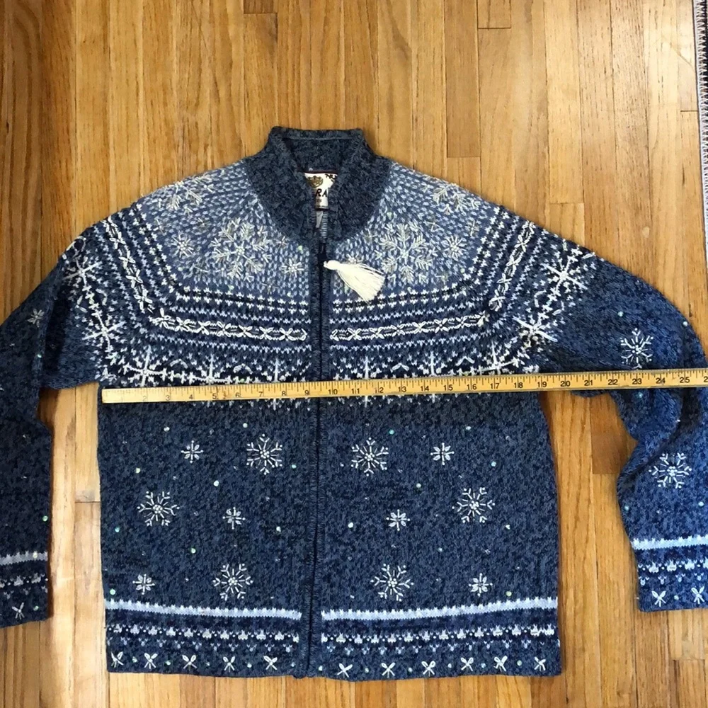 Blue snowflakes beaded fair isle sweater size petite M - Picture 7 of 8